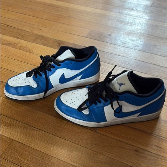 Nike Blue and White Sneakers Classic Design - Picture 2 of 5